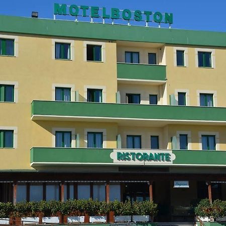 Motel Boston Silvi Marina Exteriér fotografie